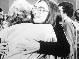 Learn about hillary rodham clinton, class of 1969, and her years as a student at wellesley. Photos Qui Etait Hillary Avant D Etre Clinton