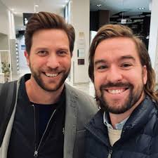 Marie Ågren, HR-chef på Skandia, gästar Lärbyråpodden och berättar om deras  resa för att boosta teamets kompetens inom digital utbildningsproduktion.  Hon delar också med sig av hur de tog fram en utbildning