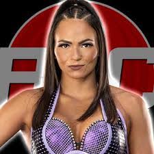 Kiana James's Instagram, Twitter & Facebook