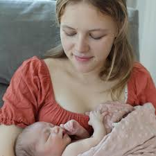 This adorable little gal is ONE MONTH old already! Here are some photos  from her first month. ❤️ #baby #babygram