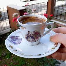 gunaydinlar olsun herkese cok guzel bir hafta olsun hepimiz icin ben cicekler arasinda keyif kahvesindeyim kahve kahve alintilari turk kahvesi