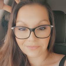 Who can make a small cheeseburger cake for a birthday party?