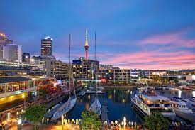It consists of two main landmasses—the north island and the south island. Nova Zelandia Vasto Mundo Intercambio