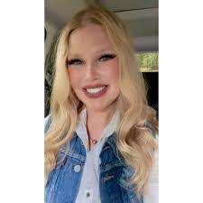 Felicia Sledge's Instagram, Twitter & Facebook