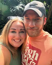 Rebecca Dart's Instagram, Twitter & Facebook