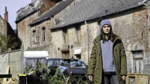 Un tournage qui se poursuit sur di. Laurene Weiss De La Serie Zone Blanche Traque Un Meurtrier Au Village