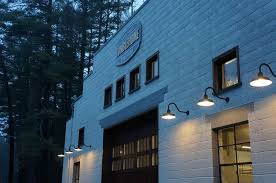 The Original Gooseneck Light 100 Black Barn Lighting Exterior Barn Lights Industrial Lighting