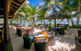 A la digue sziget elhelyezkedésénél fogva ideális állomáshely a környező szigetek felfedezéséhez, mint felicite, grande sœur és a mesés ile cocos szigetre is. Seychelle Szigetek Kempinksi Seychelles Resort Mahe