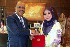 Ali bin hamsa (born 29 august 1955) is the 13th chief secretary to the government of malaysia, serving as chief secretary from 24 june 2012 to 30 august 2018. Ali Hamsa Family