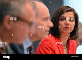 R beck hi-res stock photography and images