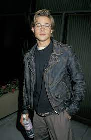 As Brad Pitt Turns 55 Take A Look Back At His Iconic Style Brad Pitt 90s Fashion Distressed Leather Jacket
