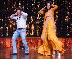 Tall Katrina Kaif Dancing With Short Salman Khan By Tallgirlfan Casual Work Attire Indian Celebrities Katrina Kaif