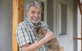 Radim uzel (born 27 march 1940 in ostrava) is a czech sexologist and director of the society for family planning and sexual education (společnost pro plánování rodiny a sexuální výchovu). Sexuolog Uzel Odhalil Vlastni Soukromi Takhle Si S Manzelkou Ziji Ahaonline Cz