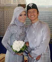 Biarpun bakal isteri saya muda setahun daripada anak sulung saya,puteri nurul fateha, namun dia sangat matang dalam banyak aspek. Kematangan Aziz Pikat Hati Lily Hiburan Mstar