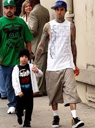 Strangely find him and his tattoos attractive. Pin By Nikki Barker On Boys Mens Street Style Celebrity Style Travis Barker