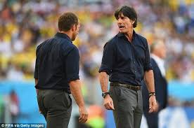 So könnte er auch für lange beim fc bayern bleiben. Boss Germany Manager Joachim Low Right Chats With Assistant Coach Hansi Flick During Th France Players Coach Mannschaft