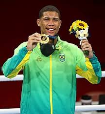 Ao ganhar do boxeador cazaque abilkhan amankul, nas quartas de finais e se classificar para a semifinal dos jogos olímpicos de 2020 em tóquio, no japão, já garantiu ao menos a medalha de bronze para o brasil. C3wlraryl56k M