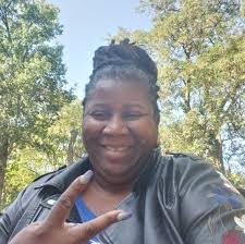 Carrie Fuller's Instagram, Twitter & Facebook