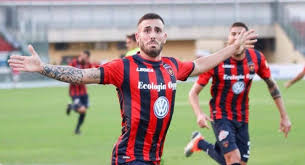 Il pescara penso potesse segnare su calcio piazzato, così com'è successo con scognamiglio bravo ad inserirsi tra … Cosenza Calcio Mercato Aperto I Rossoblu Sognano In Grande Calabria Diretta News