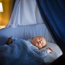 bebeginiz geceleri sik sik uyanmasinin farkli sebepleri olabilir geceleri bebekler beslenmek icin uyanmanin haricinde ortam isisindan rahatsiz bebek uyku gece