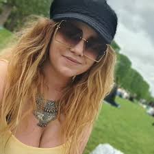 I think Debbie should return or recassed,it not natural she wasn't at her  grandad funeral,and robert aswell