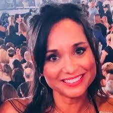 Mindy Hooper's Instagram, Twitter & Facebook