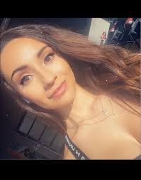 Kari Watts's Instagram, Twitter & Facebook