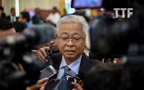 Sumber malaysiagazette memaklumkan selain ismail sabri, turut kelihatan tiga kenderaan menteri mengiringi naib presiden umno itu. Umno Sebulat Suara Sokong Ismail Sabri Sebagai Calon Perdana Menteri The Third Force