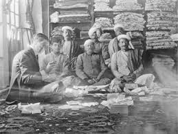 Das «nzz folio» ist eine zweimonatliche beilage in der «neuen zürcher zeitung». Diamonds As Global Luxury Commodity Chapter 2 Luxury In Global Perspective