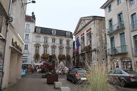 This district covers the northern part of the town centre. Hotel De Ville A Bourg En Bresse Pa00116324 Monumentum