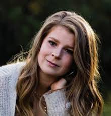 Elizabeth Confer's Instagram, Twitter & Facebook