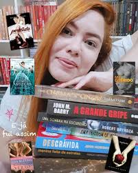 Amo o conceito de romance com celebridades 🎤✨ Kathleen Rosenberg― ou Katee  Rose, como costumava ser conhecida― vivia o sonho de ser uma estrela pop  com shows esgotados, fãs gritando e paparazzi