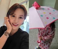 그러나 딸 유담 양이 대중 앞에 처음 등장함과 동시에, 상황은 거짓말처럼 반전되었다. Kro2ztkpzsr6hm