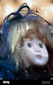 Bambola senza occhi immagini e fotografie stock ad alta risoluzione - Alamy