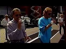 Michel sardou revient notamment sur le différend qui l'oppose à johnny hallyday depuis l'année dernière. Johnny Hallyday Michel Sardou L Envie Youtube
