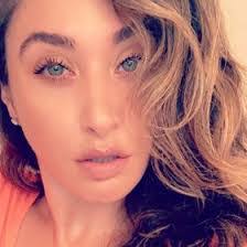 Danielle Defazio's Instagram, Twitter & Facebook