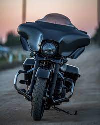 Victor On Instagram Full Frontal Mischievous Penguins Performancebagger Performanceharley Ridemore Progressiveequipped V Peinture Moto Moto Peinture