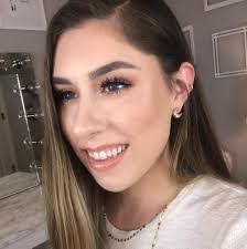 Leanna Casey's Instagram, Twitter & Facebook