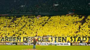 Dom o domínio da partida e atrás no placar, o bayern seguiu pressionando e conseguiu o empate. Choreographie Der Bayern Panne Im Fankatalog Vom Bvb Sport Sz De