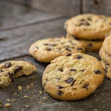 Simple, facile et rapide pour passer de bons moments en famille ou entre amis. Tous En Cuisine La Recette Des Cookies Aux Deux Chocolats De Cyril Lignac Femme Actuelle Le Mag