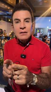 Salvador Nasralla bætti við nýrri mynd.