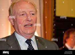 Head neil hi-res stock photography and images