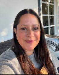 Holiday Greetings from Kimberly McCullough (Robin) 😍