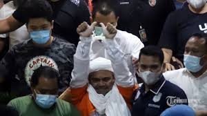 Polda metro jaya pun menambah personel untuk pengamanan sidang ia mengimbau pendukung habib rizieq untuk tak datang ke pn jakarta timur seperti sidang sebelumnya. Hari Ini Digelar Sidang Perdana Praperadilan Rizieq Shihab 1 610 Aparat Gabungan Diterjunkan Tribunnews Com Mobile