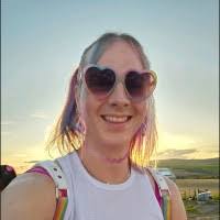 90+ perfiles de «Skye»