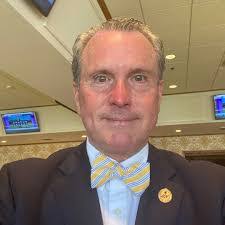 Lindsey Barton's Instagram, Twitter & Facebook