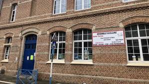 Cette famille avait fait don du terrain et aidé au financement de la construction en collaboration avec la paroisse. Amiens Tous Les Eleves D Une Ecole Maternelle Declares Cas Contact
