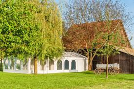 Die hochzeit findet an einem sonnabend, im hause der brauteltern, in einem gasthause statt. Besondere Konzertlocation In Freiberg Am Neckar Deutschland Hochzeit Mit Freier Trauung Am 01 06 19 Sofaconcerts