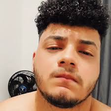 Você pode ser lindo, mas perto do Gabinete Seraph você é no máximo  arrumadinho. 😌 Montado pelo sistema Monte seu PC.