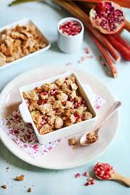 Crumble Rhubarbe Et Grenade Chefnini Recette Crumble Alimentation Crumble Rhubarbe